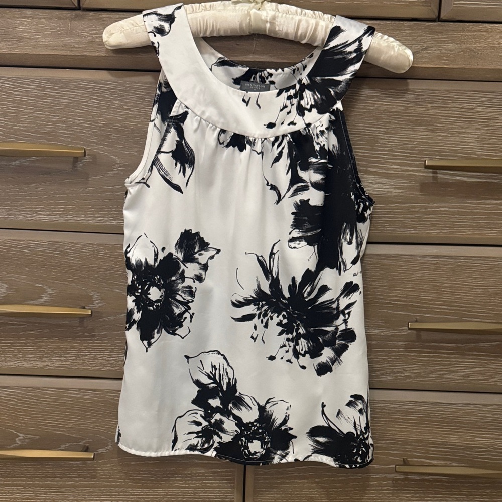 Ann Taylor Monochrome Floral Sleeveless Top